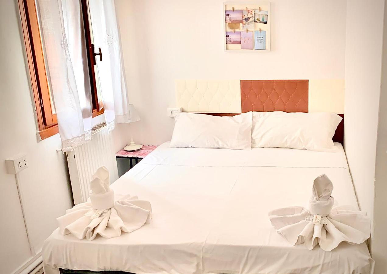 Venice B&B /Room With Private Bathroom ภายนอก รูปภาพ